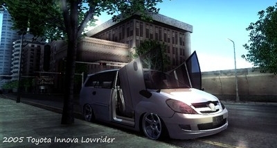 Toyota Innova Lowrider