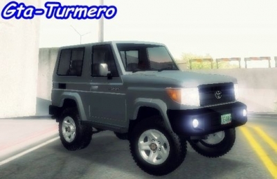 Toyota FJ70 2011